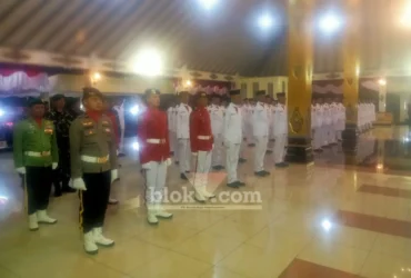 72 Paskibraka Magetan yang dikukuhkan di Pendopo Surya Graha, Jumat malam (14/8/2026) (foto: Blok-a.com/Nanda Bagoes)