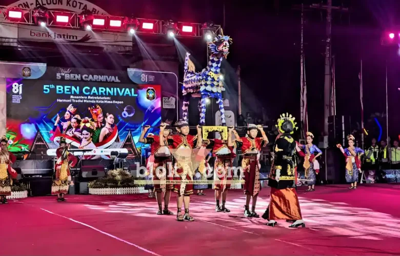 BEN Carnival 2026 di Blitar hadir malam hari, tampilkan budaya Nusantara, gabungkan tradisi dan modern serta dorong pariwisata daerah (foto: Blok-a.com/Fajar)