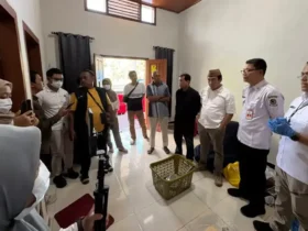 BNNK Banyuwangi saat melakukan penggeledahan di Perum Argopuro, dengan disaksikan Kesbangpol Banyuwangi dan PCNU Banyuwangi, Rabu (03/08/2026) (Foto: dok BNNK Banyuwangi)