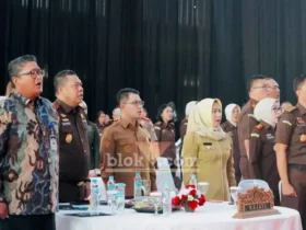 Bupati dan Wali Kota Mojokerto tampak menghadiri pameran barang rampasan negara di gudang Barang Bukti dan Barang Rampasan Kejati Jawa Timur di Jatirejo, Kabupaten Mojokerto (foto: Blok-a.com/Syahrul Wijaya)