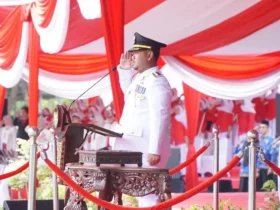 Fandi Akhmad Yani Bupati Gresik saat peringatan HUT ke-81 RI (foto: istimewa)