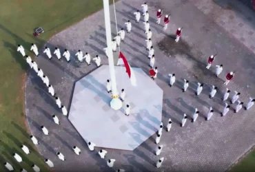 Formasi Bintang saat prosesi pengibaran Bendera Merah Putih oleh anggota Paskibraka di Alun-Alun Jombang (foto: dok Kominfo)