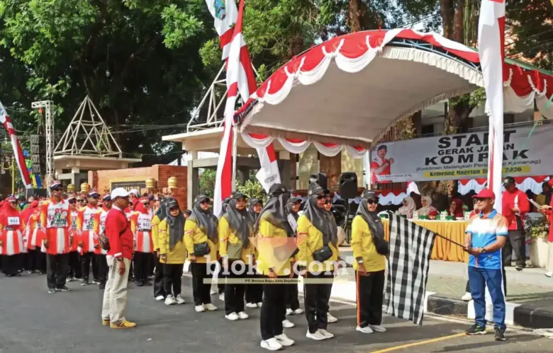 Gerak Jalan Kompak 10 KM Magetan-Kawedanan Kemenag Magetan (foto: blok-a.com/Nanda Bagoes)