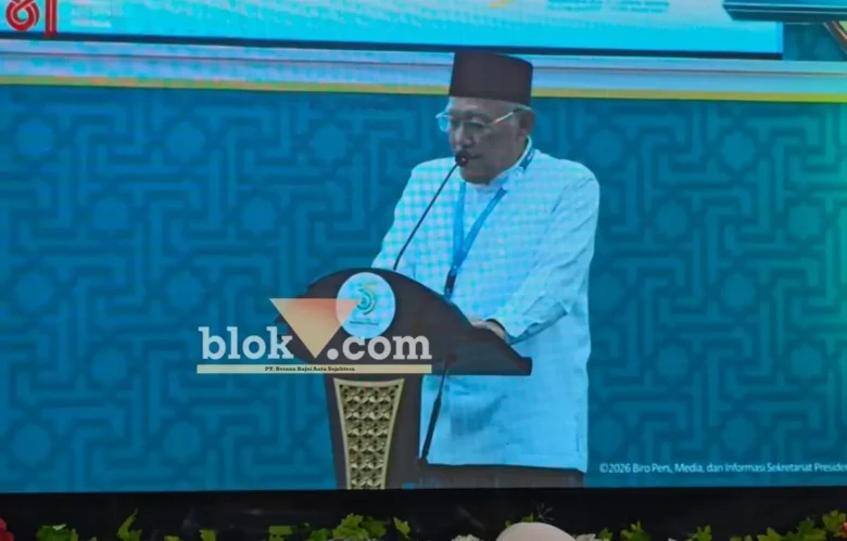 Gus Kikin dalam sambutannya di acara penutupan Muktamar NU ke-35 di Tambakberas Jombang (foto: blok-a.com/Syahrul Wijaya)