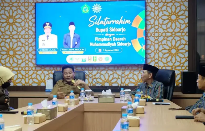 Bupati Sidoarjo Subandi bersama OPD teknis, melakukan pertemuan dengan Pimpinan dan pengurus PD Muhammadiyah Sidoarjo, Senin (3/8/2026) (foto: istimewa)