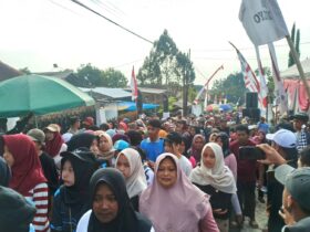 Ribuan warga sidomulyo ikuti jalan santai semarak HUT RI ke-81.