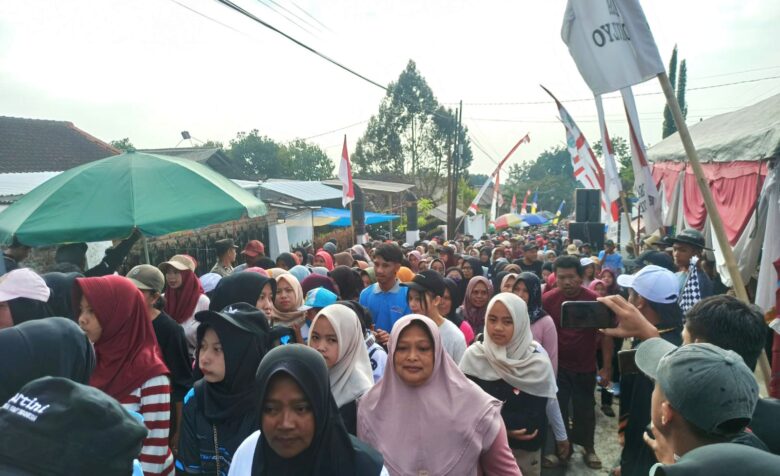 Ribuan warga sidomulyo ikuti jalan santai semarak HUT RI ke-81.