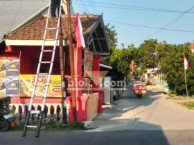 Jalan lingkungan RT. 14, Dusun Gebangmalang, Desa Kedinding (foto: blok-a.com/Fahmi)