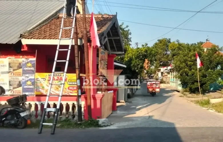 Jalan lingkungan RT. 14, Dusun Gebangmalang, Desa Kedinding (foto: blok-a.com/Fahmi)