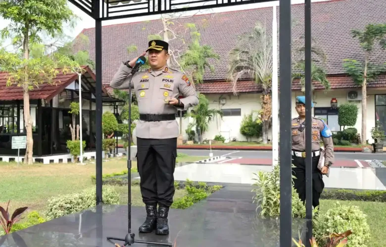 Kapolres Jombang AKBP Ardi Kurniawan pimpin Apel gelar pasukan pengamanan Muktamar NU ke-35 di Tambakberas (Foto: Polres)