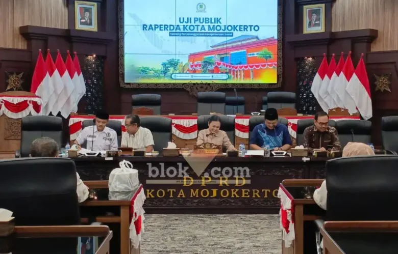 Ketua DPRD kota Mojokerto Ery Purwanti saat Uji Publik Raperda inisiatif 2026 (foto: blok-a.com/Syahrul Wijaya)