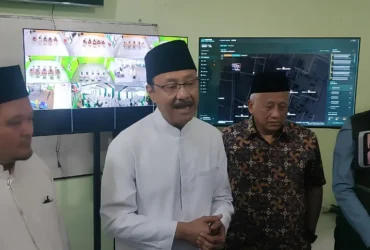 Ketua OC Muktamar ke-35 NU Saifullah Yusuf atau Gus Ipul saat meninjau command center Muktamar di Pondok Pesantren Bahrul Ulum, Tambakberas, Kabupaten Jombang, Jawa Timur (Foto: Istimewa)