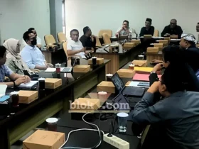 Komisi III DPRD Blitar terima audiensi PT PLN dan keluarga korban anak tersengat listrik (foto: Blok-a.com/Fajar Agustyono)