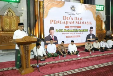 Menteri Haji dan Umroh KH Mochamad Irfan Yusuf saat bekali jemaah haji di Masjid Agung Baitul Mukminin Jombang (Foto: Kominfo)