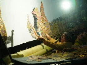 Penampilan seni pedalangan dalam pagelaran wayang kulit Petrokimia Gresik yang digelar dalam rangka HUT ke-54 Petrokimia Gresik dan HUT ke-81 Republik Indonesia (foto: Petrokimia Gresik for Blok-a.com)