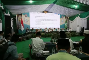 Para muktamirin saat mengikuti sidang Komisi Bahtsul Masail Maudluiyah di Aula MAN 3 Bahrul Ulum, Tambakberas, Jombang (Foto: istimewa)