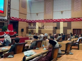 Pembahasan lima Raperda dalam rapat paripurna di Graha Wichesa Gedung DPRD kabupaten Mojokerto (foto: Blok-a.com/Syahrul Wijaya)