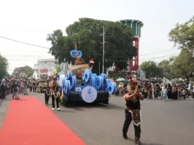 Peserta karnaval HUT kemerdekaan RI ke-81 di Jombang (foto: Kominfo)