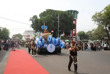 Peserta karnaval HUT kemerdekaan RI ke-81 di Jombang (foto: Kominfo)