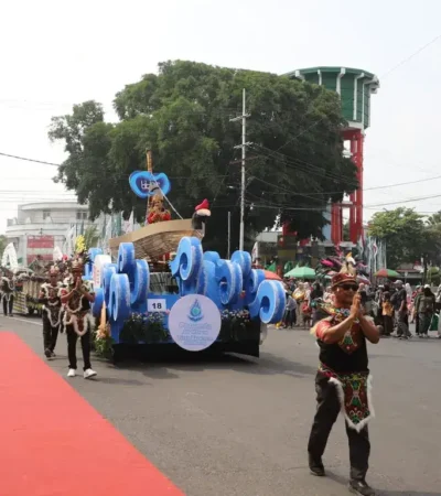 Peserta karnaval HUT kemerdekaan RI ke-81 di Jombang (foto: Kominfo)