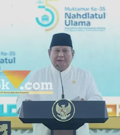 Presiden RI Prabowo Subianto pidato di depan peserta dan undangan Muktamar NU ke-35 di lapangan Untung Suropati, Tambakberas, Jombang (foto: blok-a.com/Syahrul Wijaya)
