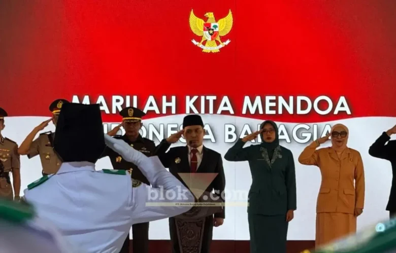 Proses acara pengukuhan anggota pasukan pengibar bendera pusaka kabupaten Mojokerto di pendopo Graha Maja Tama (foto: Blok-a.com/Syahrul Wijaya)