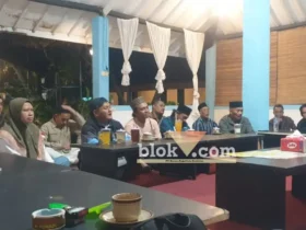Proses mediasi dengan warga dan pengusaha tambang di Rumah Makan BMS, Dusun Tameng, Desa Padi, Kecamatan Gondang (foto: blok-a.com/Syahrul Wijaya)