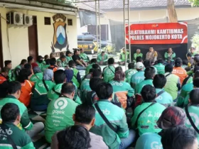 Ratusan driver ojol saat silaturahmi dengan Kapolres Mojokerto Kota (Foto: Humas Polresta Mojokerto Kota)