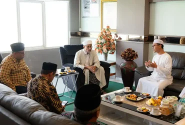 Rektor Unisma Prof. Junaidi bersama jajaran Tarim Islamic University dalam pertemuan kerja sama bidang akademik (foto: Humas Unisma)