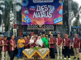SMAN 1 Blitar gelar puncak Dies Natalis ke-71 dengan potong tumpeng oleh Kepala sekolah, dilanjutkan jalan sehat yang diikuti lintas alumni (foto: Blok-a.com/Fajar)