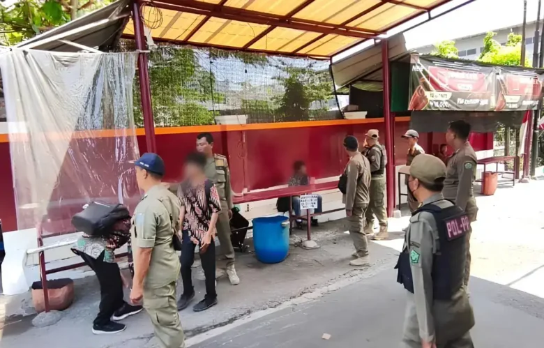 Satpol PP Sidoarjo amankan sembilan pelajar saat bolos sekolah (foto: istimewa)