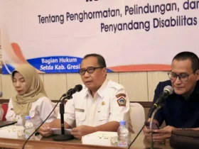 Sekretaris Daerah Kabupaten Gresik Achmad Washil Miftahul Rachman (tengah) (foto: istimewa)