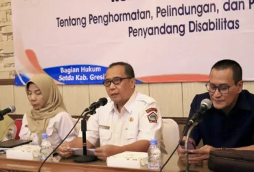 Sekretaris Daerah Kabupaten Gresik Achmad Washil Miftahul Rachman (tengah) (foto: istimewa)