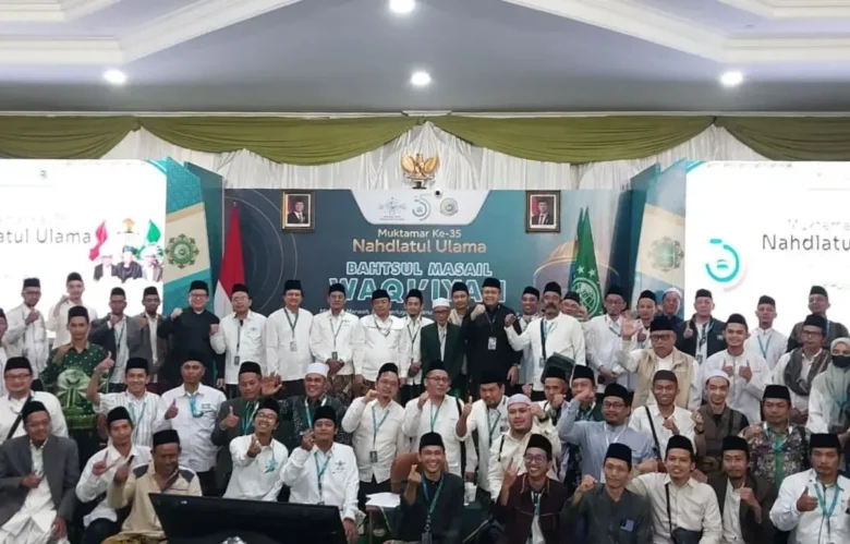 Sidang Bahtsul Masail Waqi’iyah dipimpin oleh KH Mahbub Maafi dan KH Muhammad Faiz selaku Perumus (Foto: istimewa)