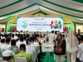 Situasi terkini di tenda besar Lapangan Untung Suropati, Tambakberas, tempat berlangsungnya pembukaan Muktamar NU ke-35 (foto: Blok-a.com/Syahrul Wijaya)