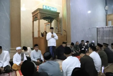 Bupati Malang, Sanusi usai salat subuh berjemaah dalam program Suling di Ngantang, Kabupaten Malang (foto: dokumen Prokopim Kabupaten Malang)