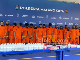 Tersangka kasus narkoba diamankan Polresta Malang Kota dalam Operasi Tumpas Narkoba Semeru 2026 (foto: blok-a.com / M Berril Labiq)