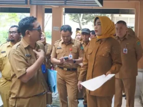 Wakil Bupati Sidoarjo Mimik Idayana bersama Dinas P2CKTR Kabupaten Sidoarjo saat mengunjungi Rusunawa Pucang, Kecamatan Sidoarjo, Senin (10/8/2026) (foto: istimewa)