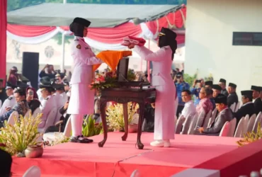 Wali Kota Mojokerto Ika Puspita Sari pimpin upacara HUT Kemerdekaan ke-81 RI (foto: dok Kominfo)