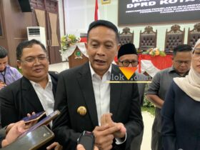 Wali Kota Malang, Wahyu Hidayat saat diwawancarai awak media (blok-a.com / Yogga Ardiawan)