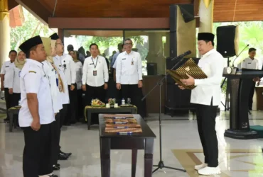 Bupati Subandi lantik 254 kepala sekolah SD/SMP negeri di Sidoarjo (foto: istimewa)
