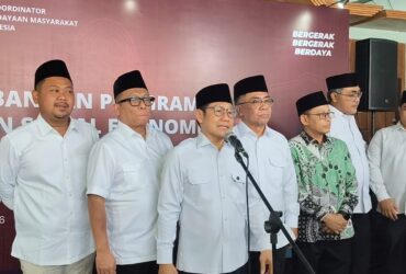 Teks foto : Menko PM Muhaimin Iskandar ke Gresik kunjungi Pondok Pesantren Ihyaul Ulum, Dukunanyar, Dukun, Gresik.(blok-a.com/ivan)