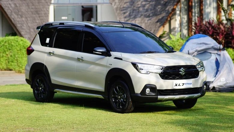 Mobil Low SUV Suzuki XL 7 (foto: istimewa)
