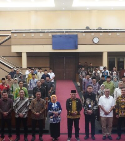 Sesi foto bersama seusai rapat koordinasi eksekutif dan legislatif Kabupaten Malang bersama KPK RI (Prokopim)