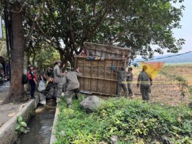 Caption: Lapak buah dibongkar di Kecamatan Kedungkandang, Kota Malang, Selasa (29/9/2026) (dok. Satpol PP Kota Malang for blok-a.com)