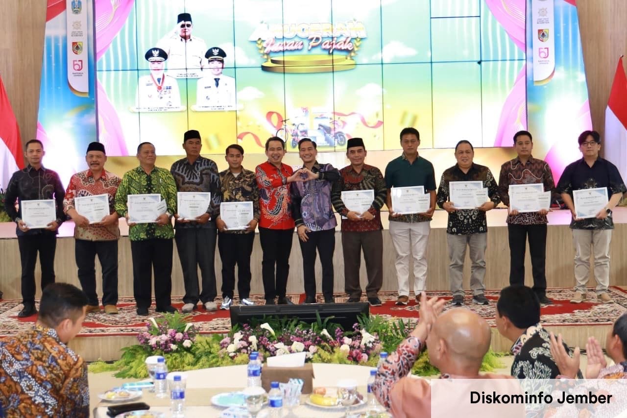 Pacu Digitalisasi Keuangan, Pemkab Jember Beri Penghargaan untuk ETPD, PPAT hingga Pajak Reklame