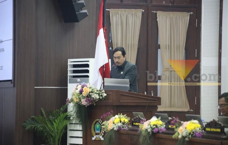 Juru Bicara Fraksi PKS Ulum yang meminta pembatasan izin atau moratorium pemberian izin Minol (foto: dok. PKS Kota Malang for blok-a.com)