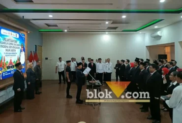 Bupati Mojokerto Muhammad Al Barraa melantik sejumlah sejumlah kepala perangkat daerah.(foto: blok-a.com/Syahrul Wijaya)