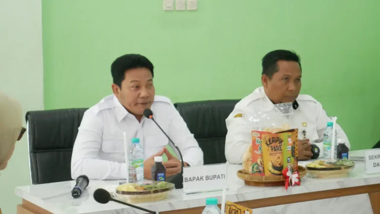 Bupati Subandi berikan supervisi peningkatan pelayanan di lingkungan Dinkes Sidoarjo (foto: istimewa)