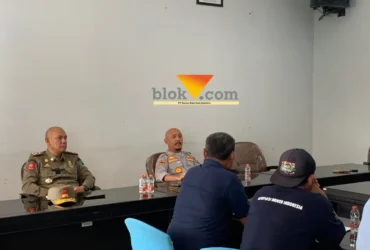 Kadishub Kota Malang, Widjaja Saleh Putra didampingi Kasatpol PP Kota Malang, Prayitno saat audiensi dengan sopir angkot di Kantor Dishub Kota Malang, Senin (28/9/2026) (foto: blok-a.com/Bob Bimantara Leander)